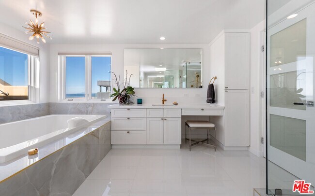 Building Photo - 3461 Ocean Dr