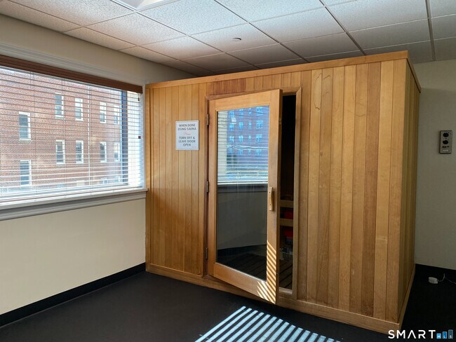 Building Photo - 143 Hoyt St