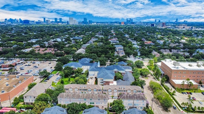 Building Photo - 2930 Brompton Square Dr
