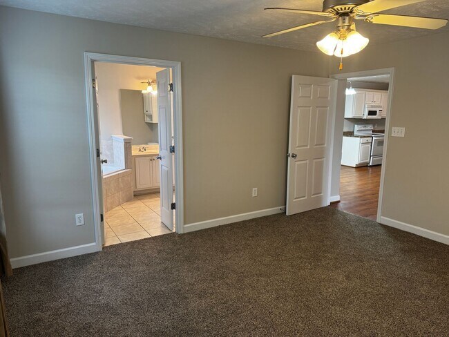 Building Photo - 2 Bedroom 2 Bath Condo