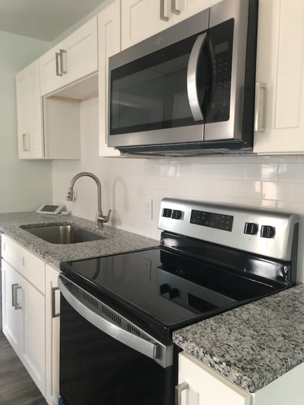 Building Photo - 1445 12th Ave S