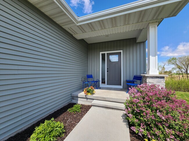 Building Photo - 114 Dogwood Ln