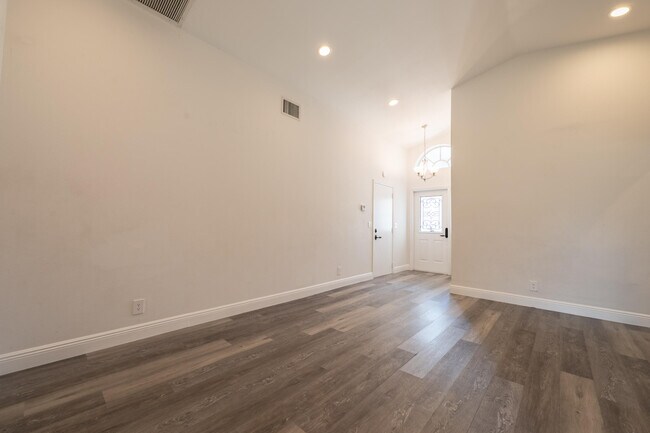 Building Photo - 10651 Buttonwood Lake Dr
