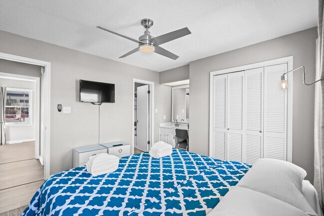 Building Photo - 405 13th Ave S