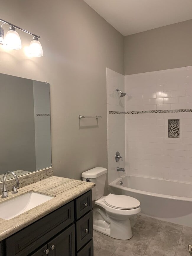 Building Photo - 2512 Valence St