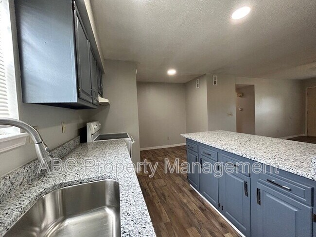 Building Photo - 1603 Juniper Cir