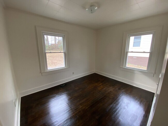 Building Photo - 312 Willow Ln