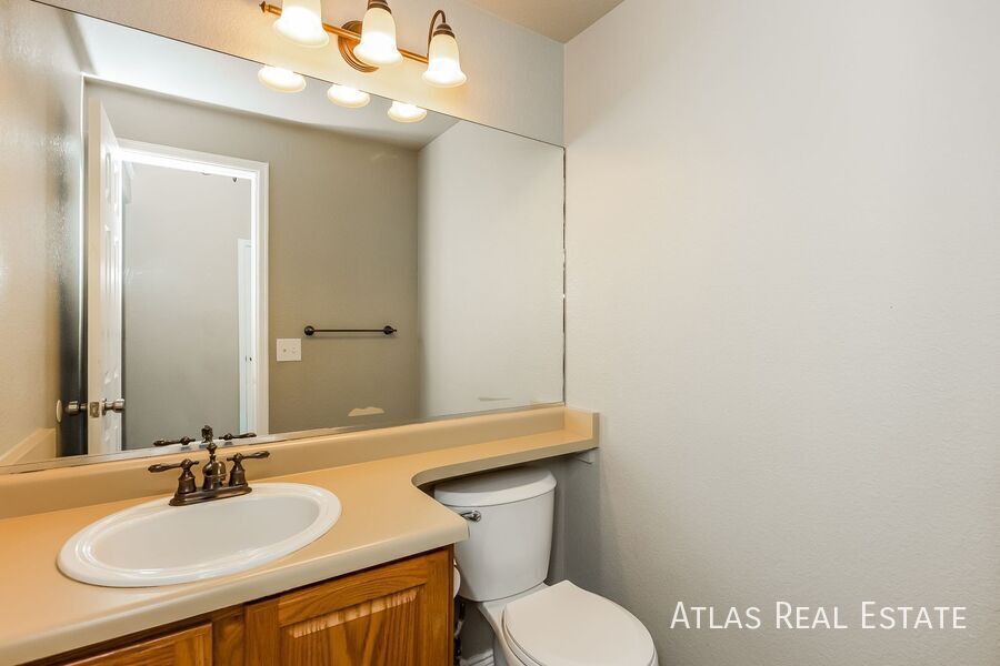 Building Photo - 5566 Vermillion Bluffs Dr