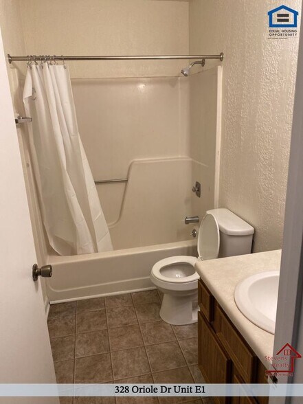 Building Photo - 328 Oriole Dr