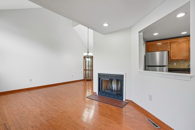 Building Photo - 237 South St