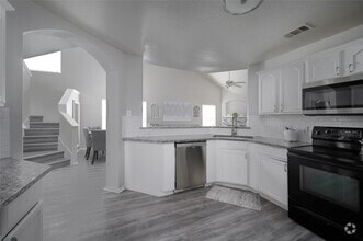 Building Photo - 1001 Acacia Dr