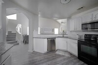 Building Photo - 1001 Acacia Dr