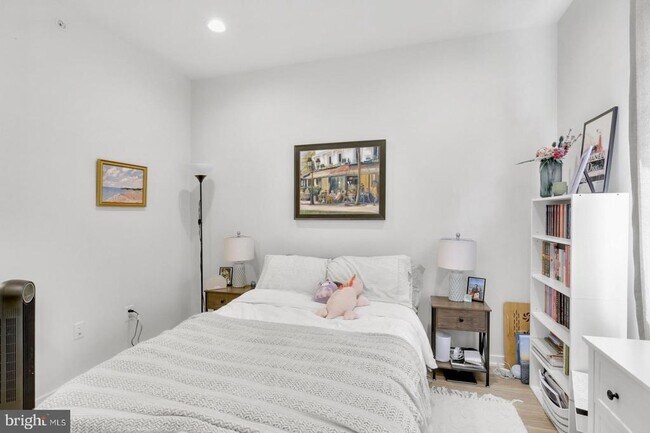 Building Photo - 385 Martin St