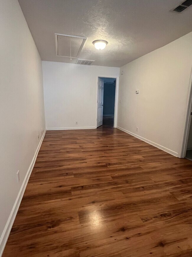 Building Photo - CONVIENT... TOWNHOME 2 BEDROOM 2.5 BATH