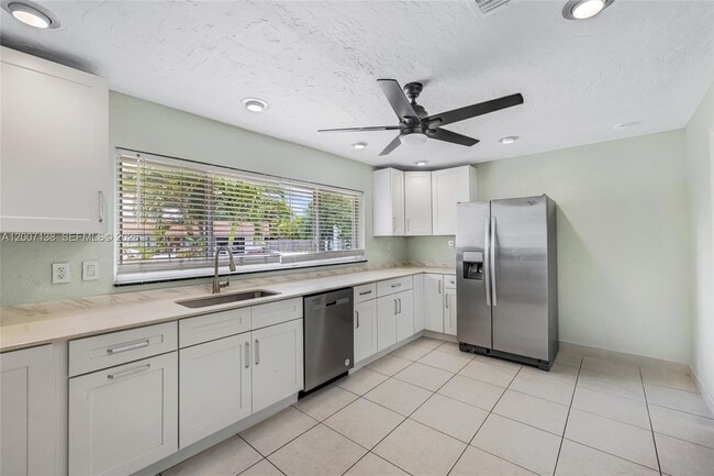 Building Photo - 1320 NE 27th Ave