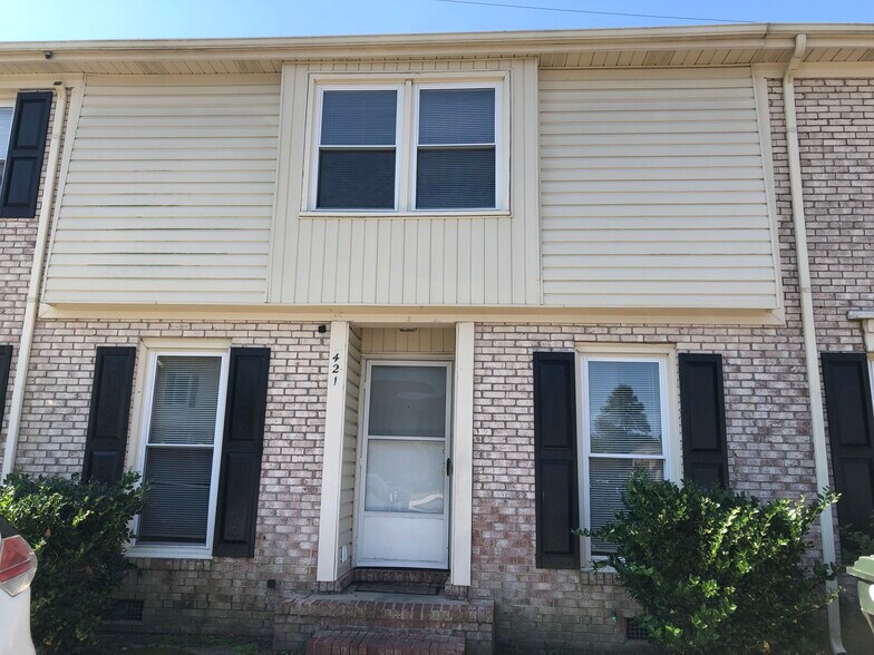 Building Photo - 421 Cumbrian Ct