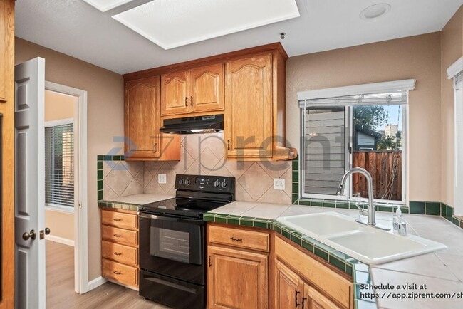 Building Photo - 3082 Rodeo Ln