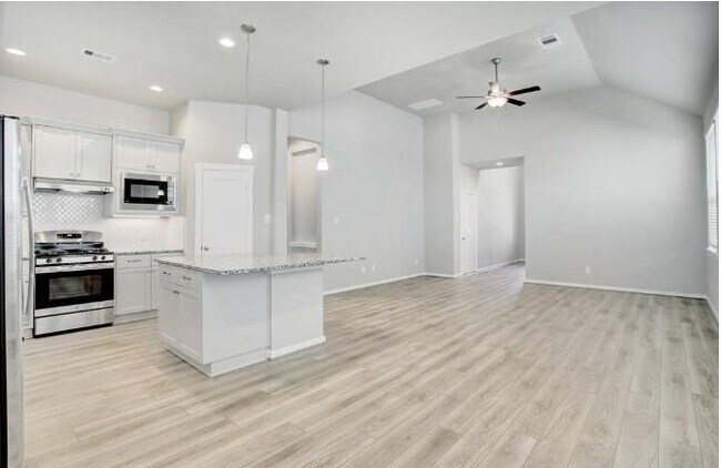 Building Photo - 24926 Via Arabella Ln