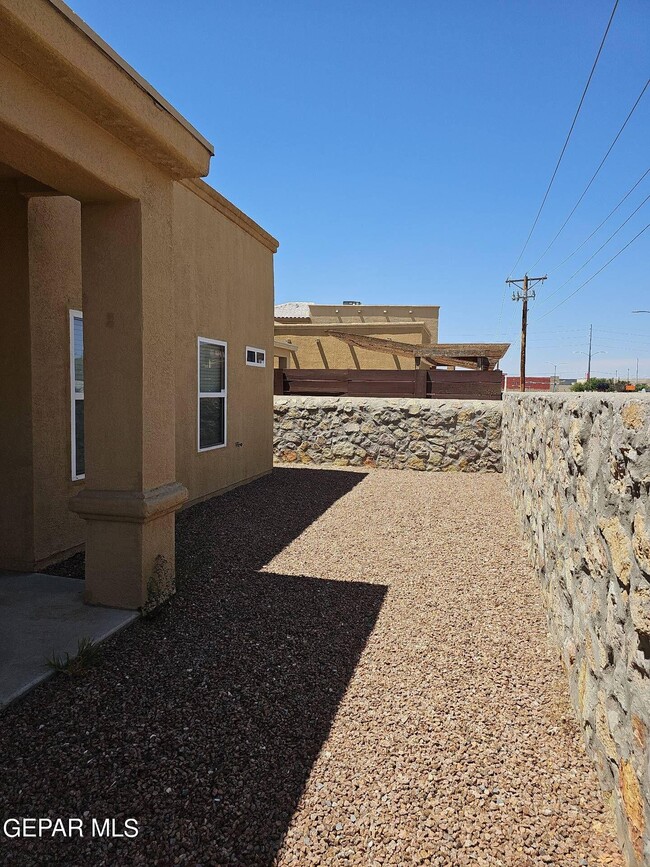 Building Photo - 3704 Grand Bahamas Dr