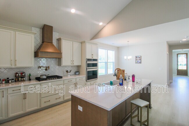Building Photo - 448 Bluegill Ln