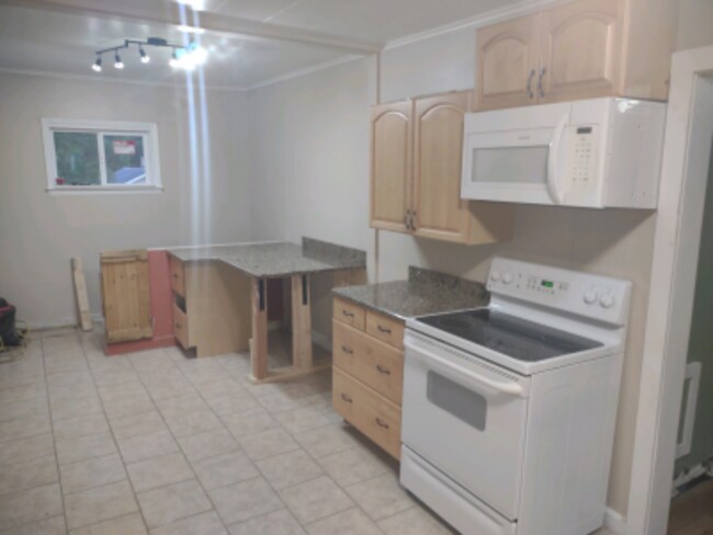 Building Photo - 105 Maher St