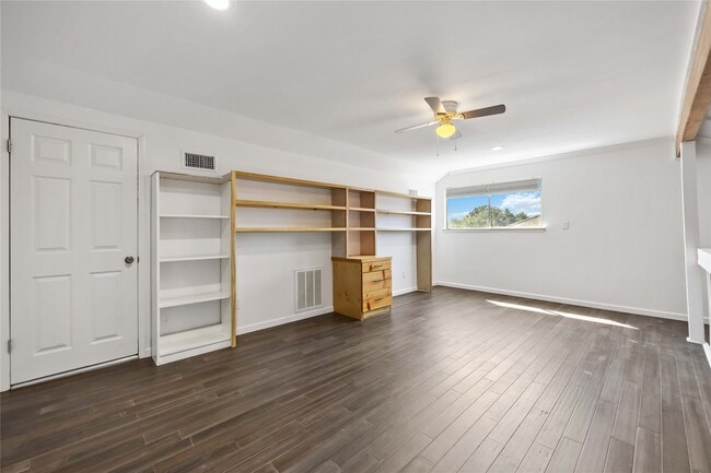 Building Photo - 6210 Gladewell Dr