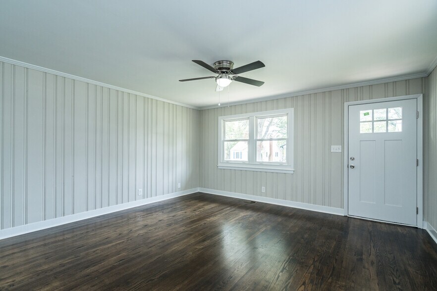 Building Photo - 504 N Maple St