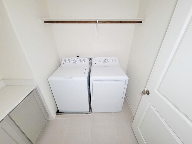 Building Photo - 219 Biltmore Loop