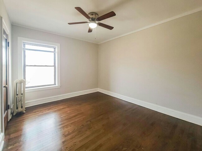 Building Photo - 5077 N Wolcott Ave