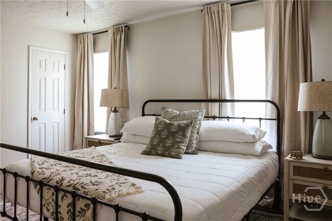 Building Photo - 1905 S Milledge Ave