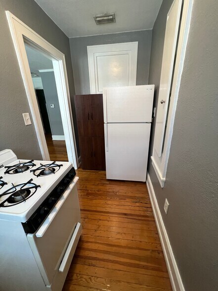 Building Photo - Studio Bed/1 Bath - Unit 9