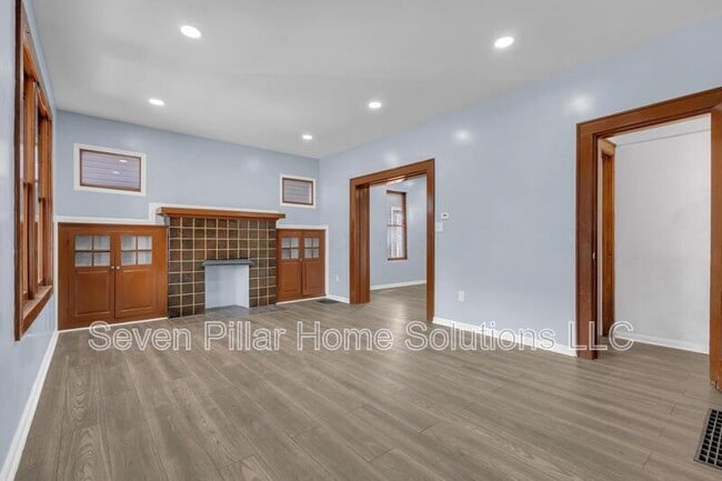 Building Photo - 1031 Linwood Ave