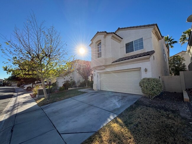 Building Photo - Gorgeous 3BED / 2.5 BATH home located in the gated community of Peccole Ranch. Make the Move for ...