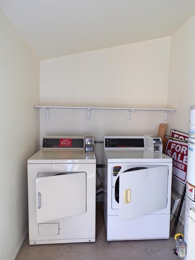 Building Photo - 4135 Calle Barona