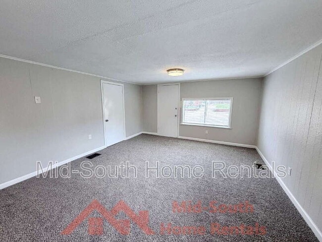 Building Photo - 1603 Delano Ave