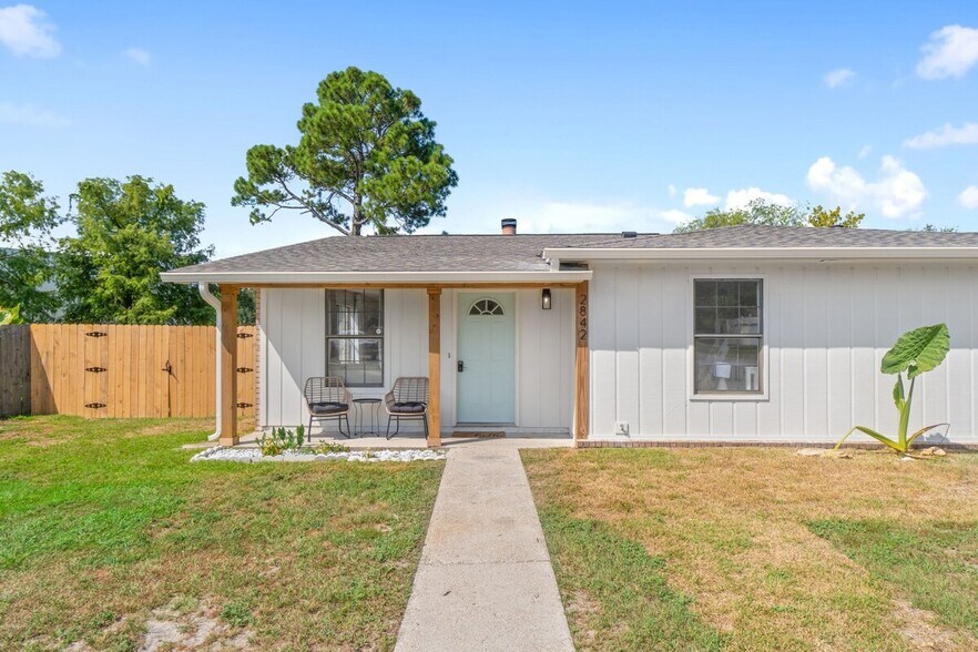 Primary Photo - 2842 Villa Woods Cir