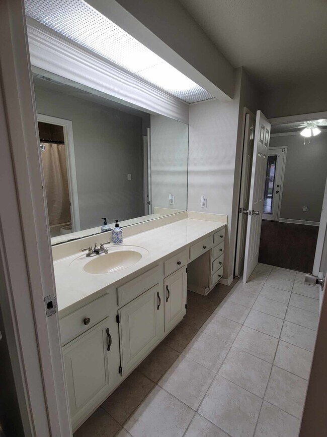 Building Photo - 2589 Santa Rosa Cove