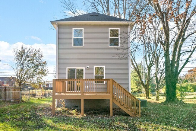 Building Photo - 5 Bedroom Home For Rent in St. Bethlehem Area!