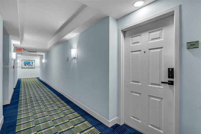 Building Photo - 2000 N Bayshore Dr