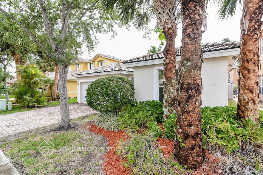 Building Photo - 5027 SW 35th Way