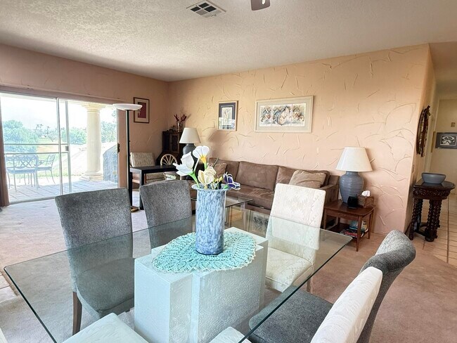 Building Photo - 326 Vista Royale Dr