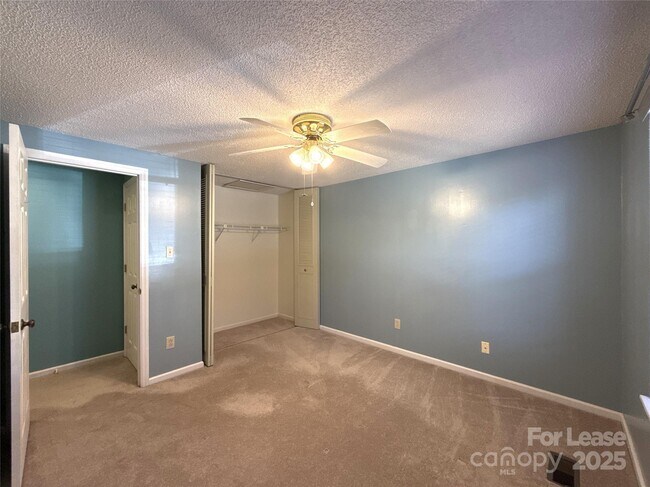 Building Photo - 2015 Bantry Ln