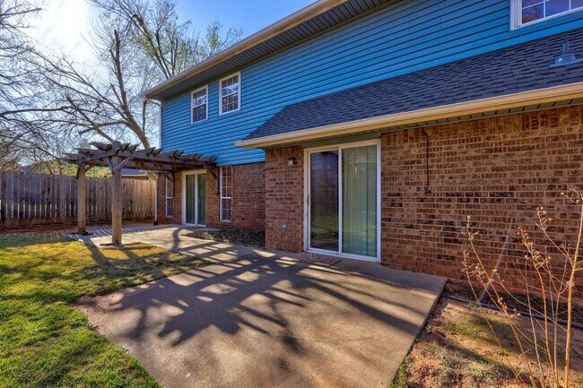 Building Photo - 4 bed, 2 bath home in Edmond