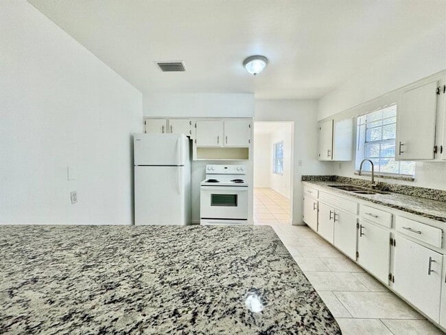 Building Photo - 1302 E New Orleans Ave