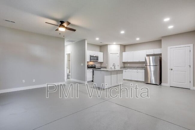 Building Photo - 5238 N Cypress St