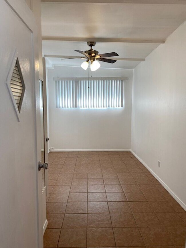 Building Photo - Vintage 1 Bedroom, 1 Bath Bungalow
