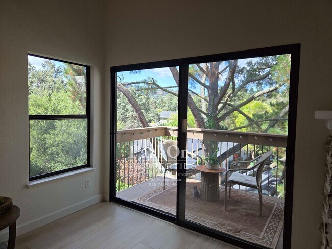 Building Photo - 1733 S Villa Way