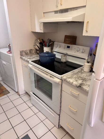 Building Photo - 3600 SW 23rd St