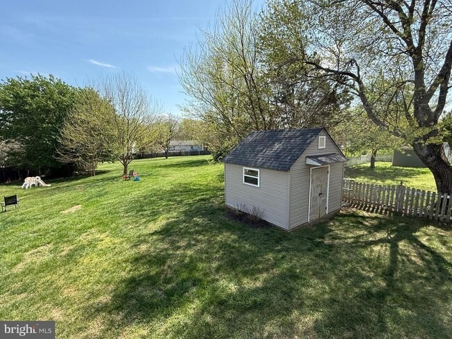 Building Photo - 5079 Macnamara Dr