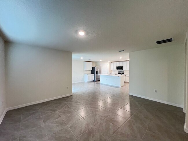 Building Photo - 4BD/2BA Modern Comfort Meets Suburban Serenity in Ocala! WASHER & DRYER INCLUDED!